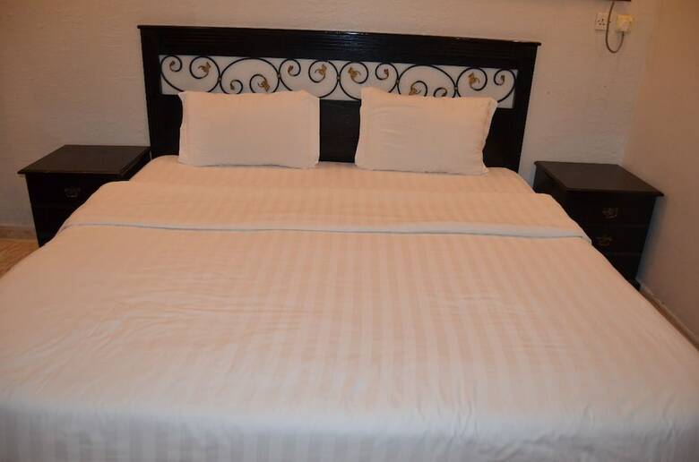 Aparthotel Danat Apartments (Singles Only)