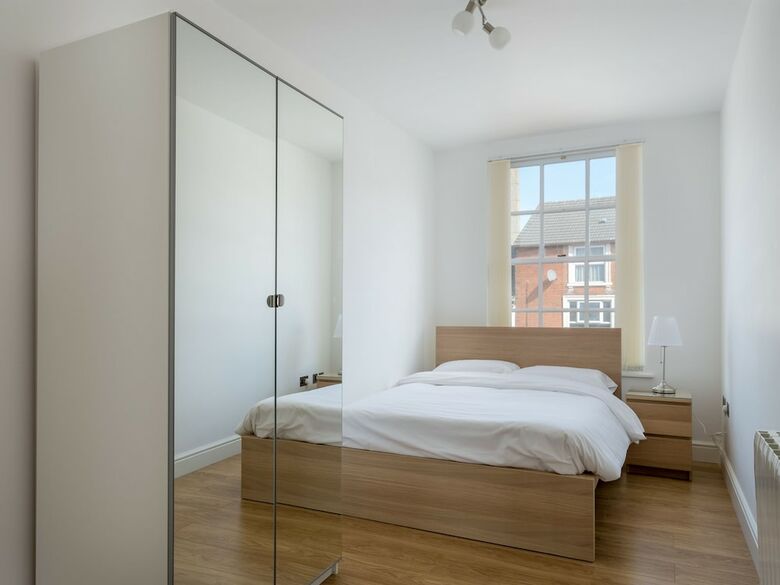 Luxurious 2 Bed Apartment In Central Bedford