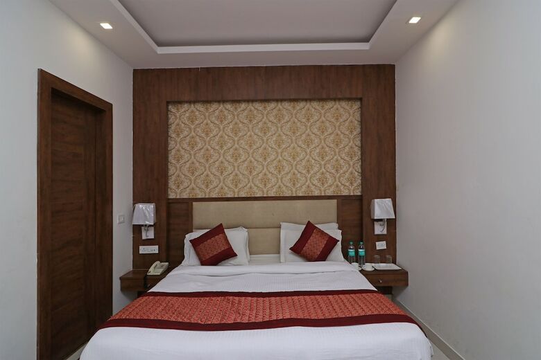 Hotel Era Residency