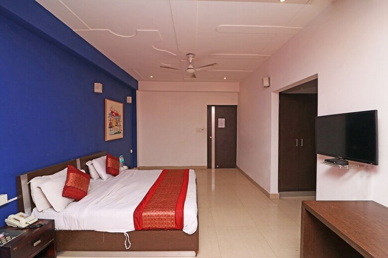 Hotel Era Residency
