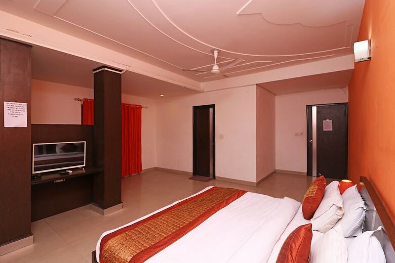 Hotel Era Residency