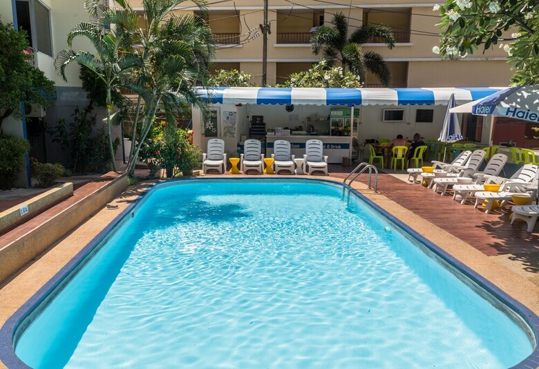 Porterhouse Beach Hotel