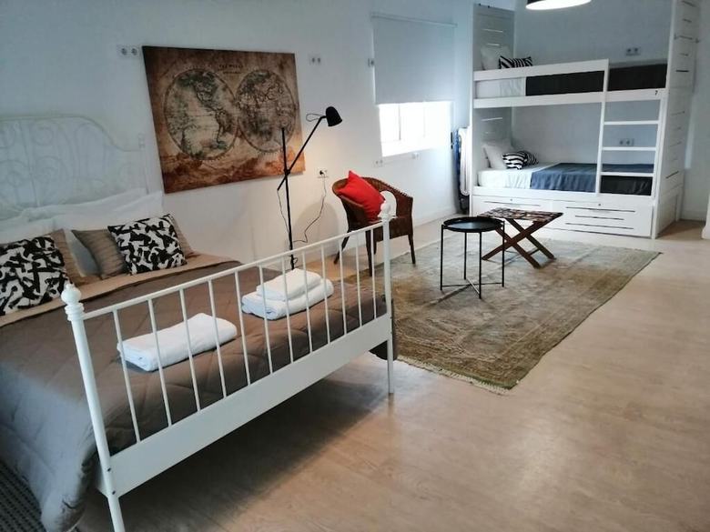 Hostal F3 Guest House