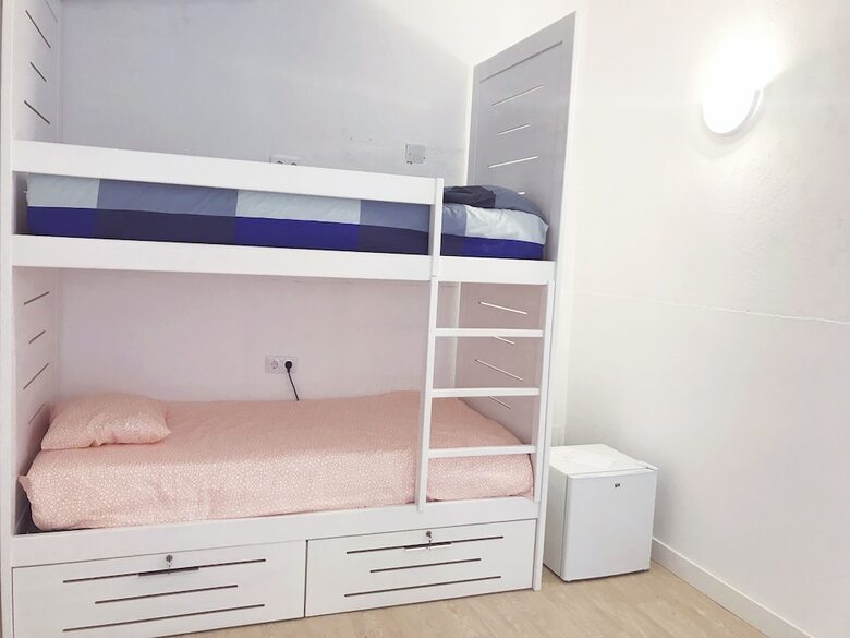 Hostal F3 Guest House