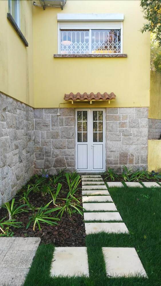 Hostal F3 Guest House