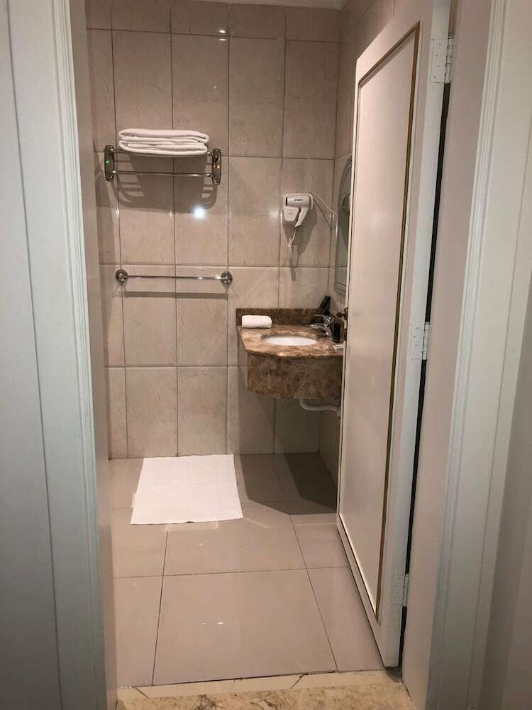 Elegant Suites Hotel