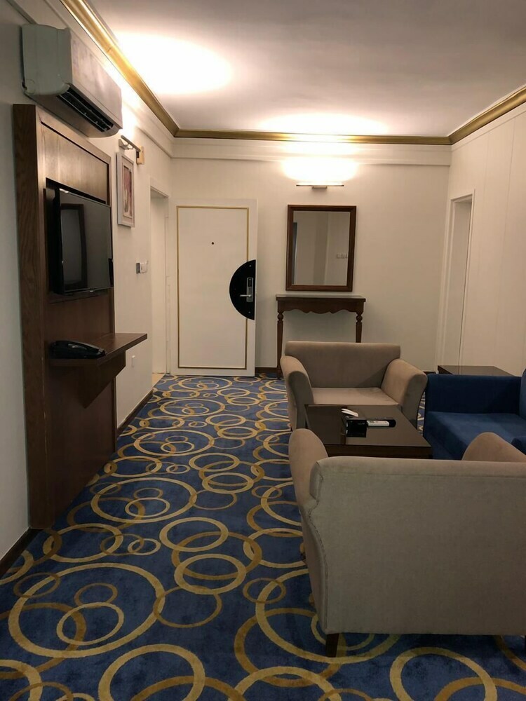 Elegant Suites Hotel