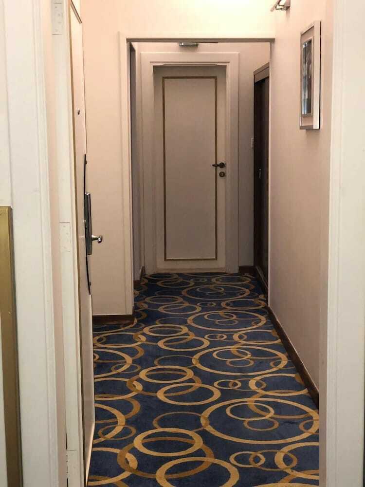 Elegant Suites Hotel