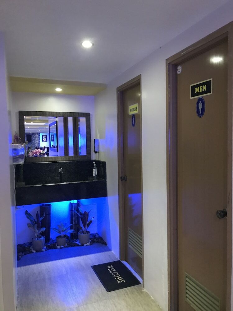 Royal Mansion Hotel
