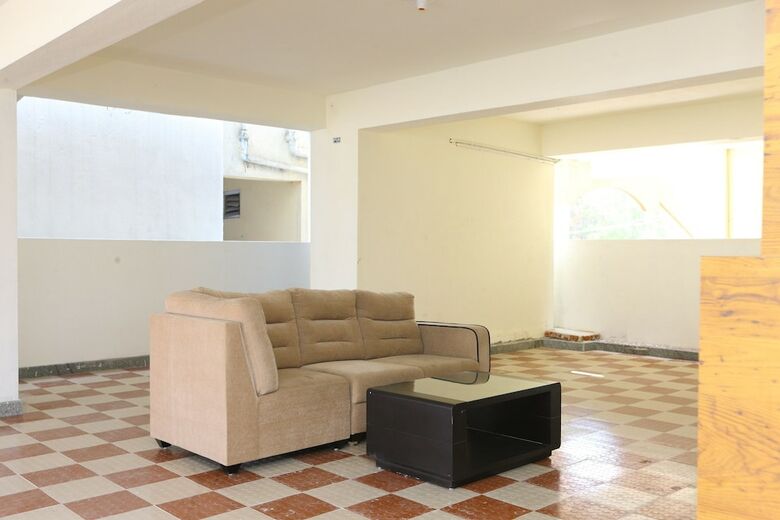 Hotel Oyo 10701 Moukthi Apartment