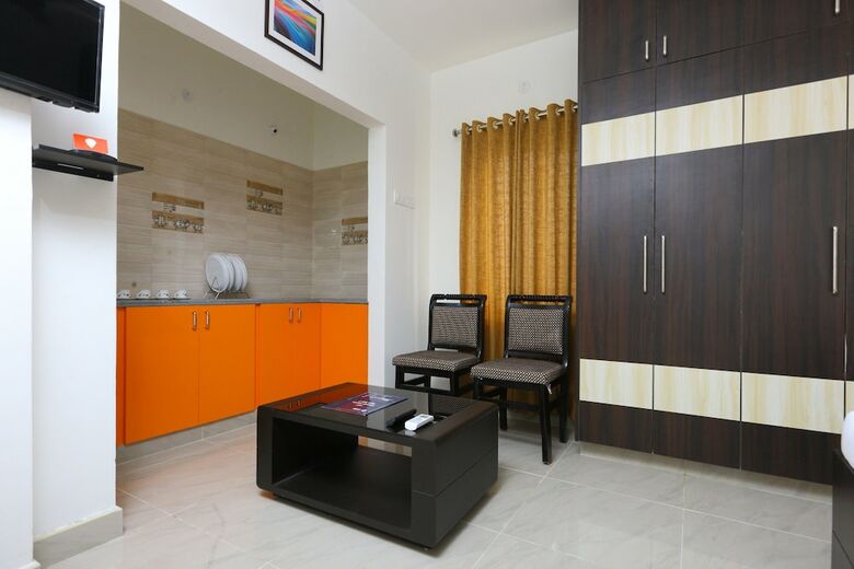 Hotel Oyo 10701 Moukthi Apartment