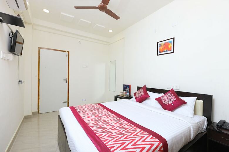 Hotel Oyo 10701 Moukthi Apartment