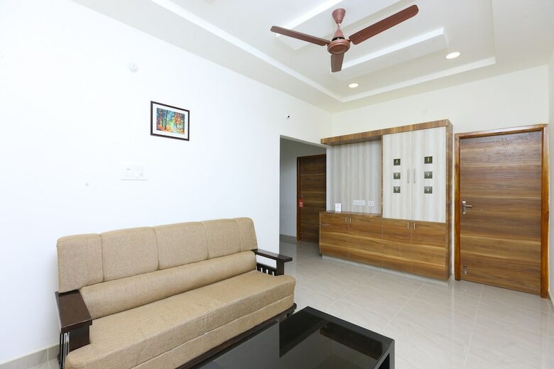Hotel Oyo 10701 Moukthi Apartment