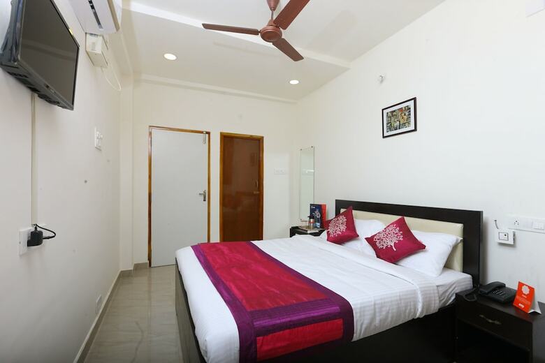 Hotel Oyo 10701 Moukthi Apartment