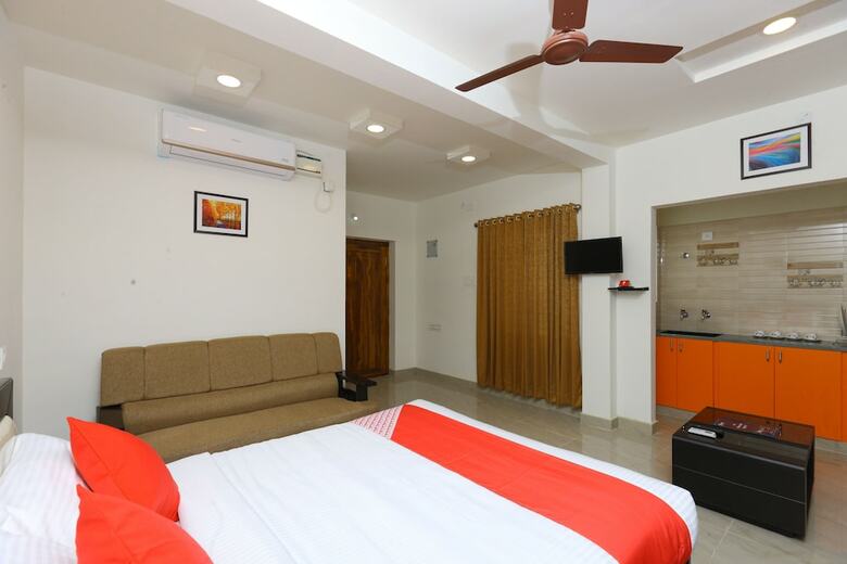 Hotel Oyo 10701 Moukthi Apartment