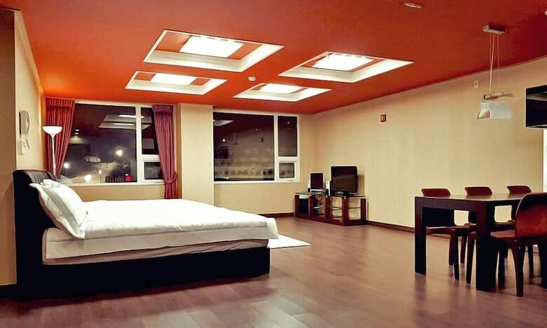 Hotel White View