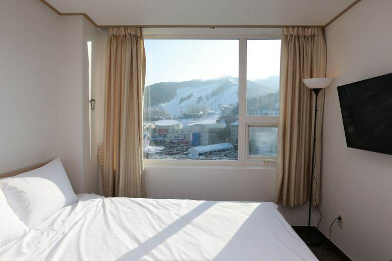 Hotel White View