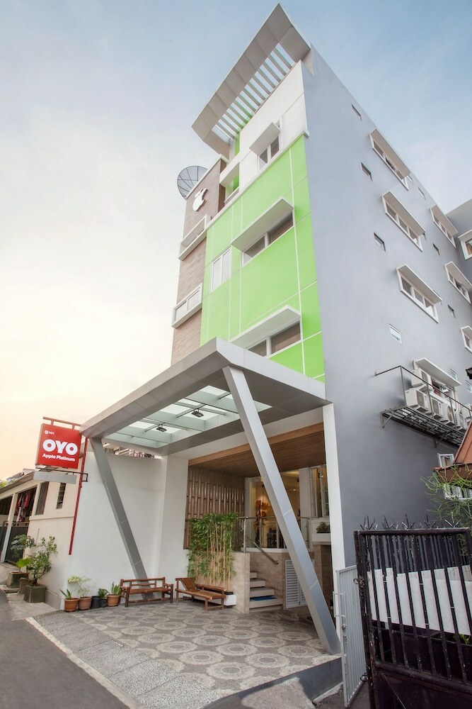 Oyo 101 Apple Platinum Hotel
