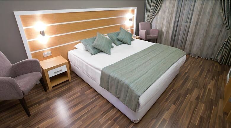 Fourway Hotel Spa & Restaurant