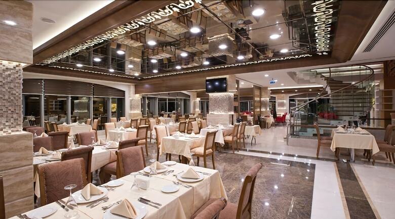 Fourway Hotel Spa & Restaurant