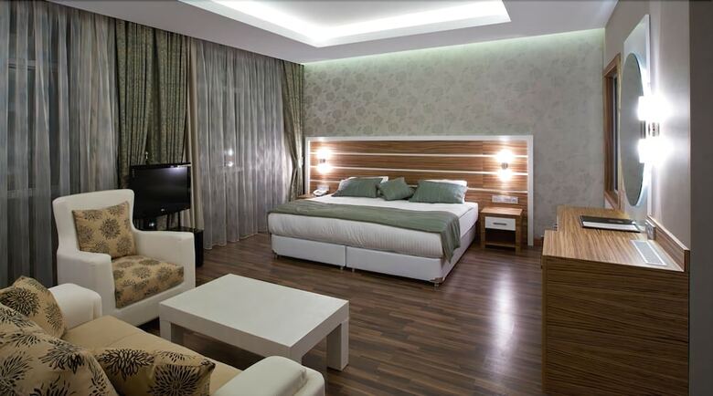 Fourway Hotel Spa & Restaurant