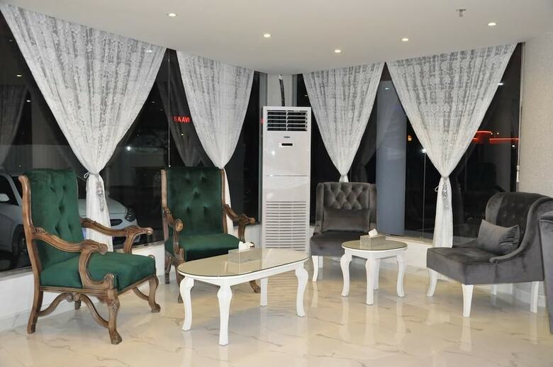 Hotel Reality Suits