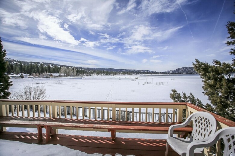 Cabana Alpine Lakefront