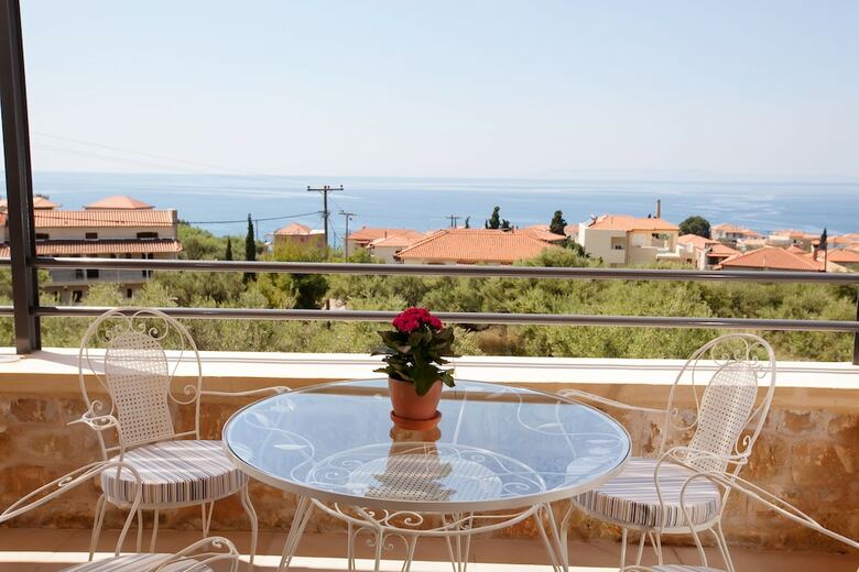 Apartamentos Lithos Guesthouse Kardamili