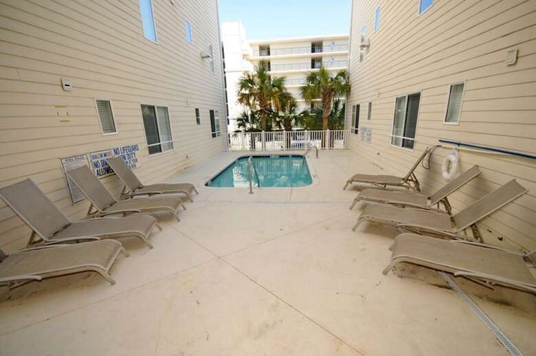 Ocean Breeze Luxury Villas By Elliott Beach Rentals