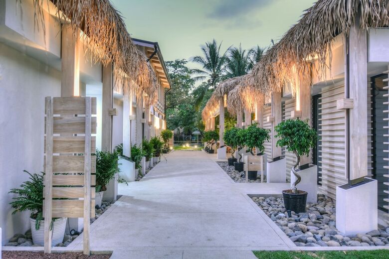 The Gilded Iguana Surf Hotel