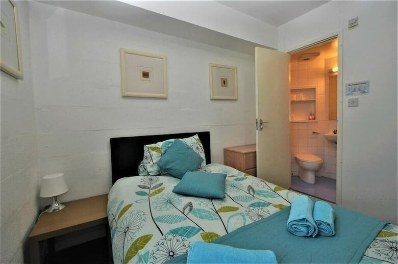 Hotel Waterfront Guest Accommodation