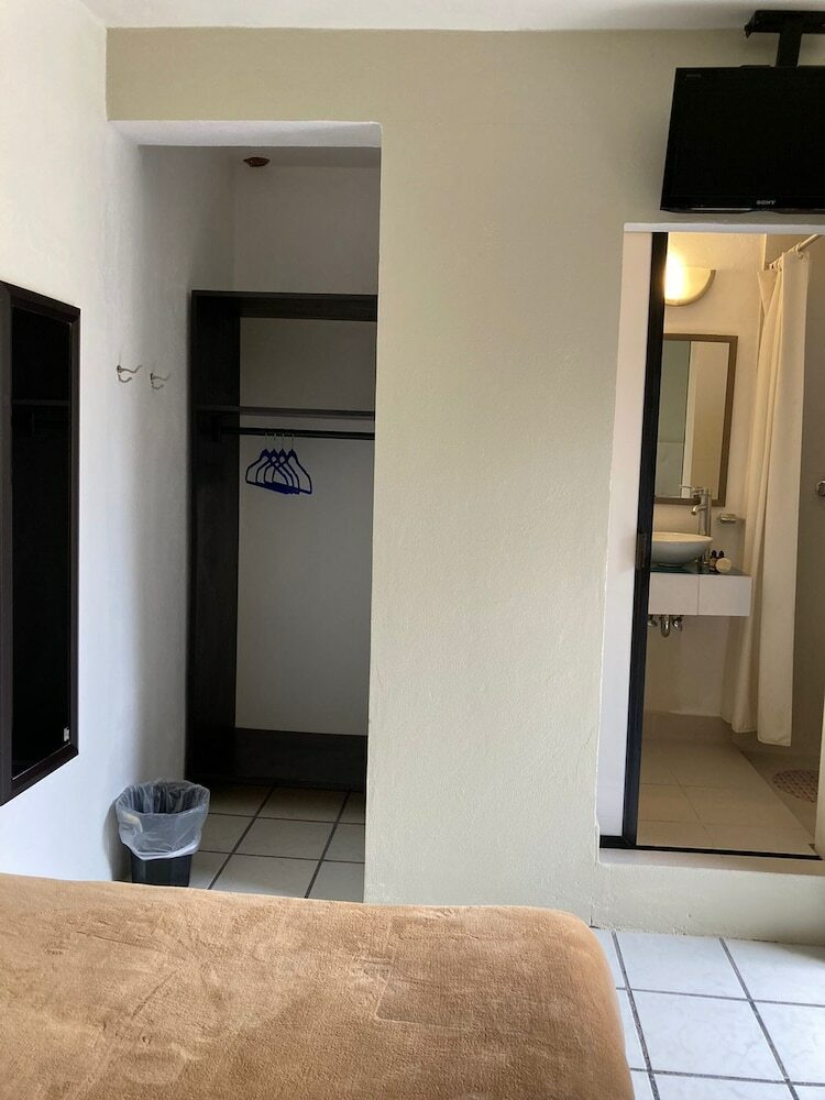 Los Altos Hotel