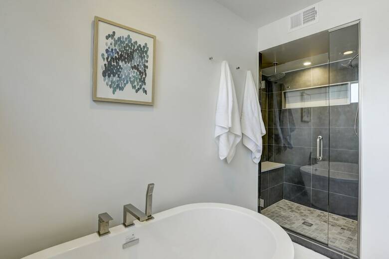 Built In 2017 Luxurious 4 Br Home In Dt