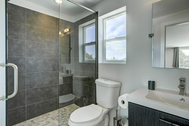 Built In 2017 Luxurious 4 Br Home In Dt