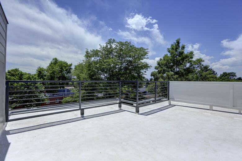 Built In 2017 Luxurious 4 Br Home In Dt
