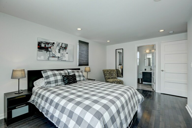 Built In 2017 Luxurious 4 Br Home In Dt