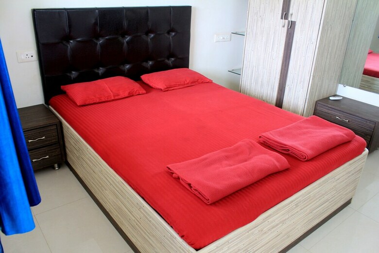 Modern Apartment With Terrace - Cm001