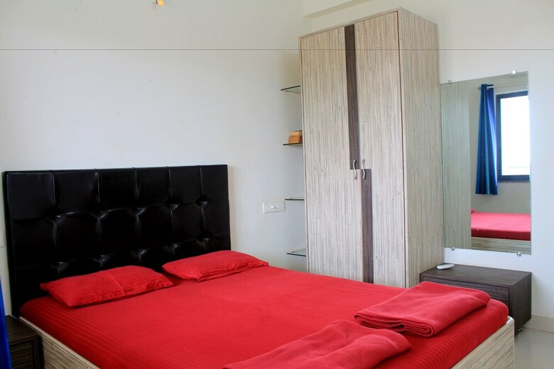 Modern Apartment With Terrace - Cm001