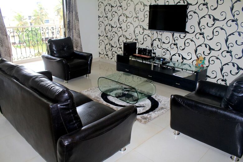 Modern Apartment With Terrace - Cm001