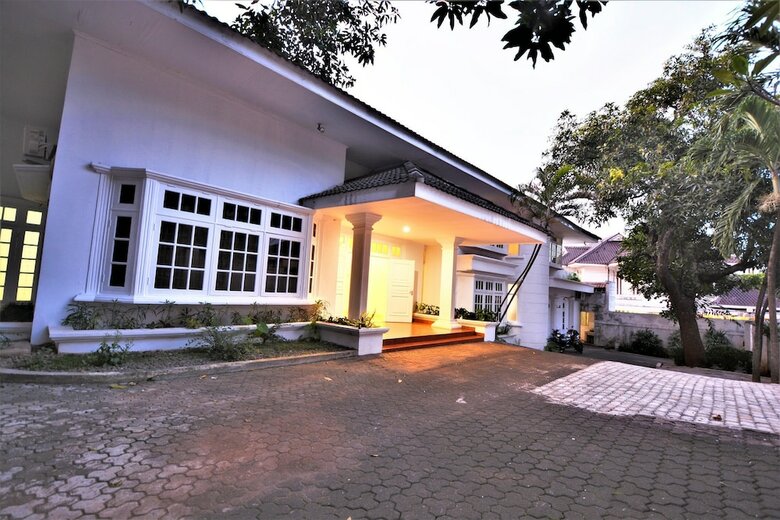 Hotel Zen Rooms Kemang G17 Syariah