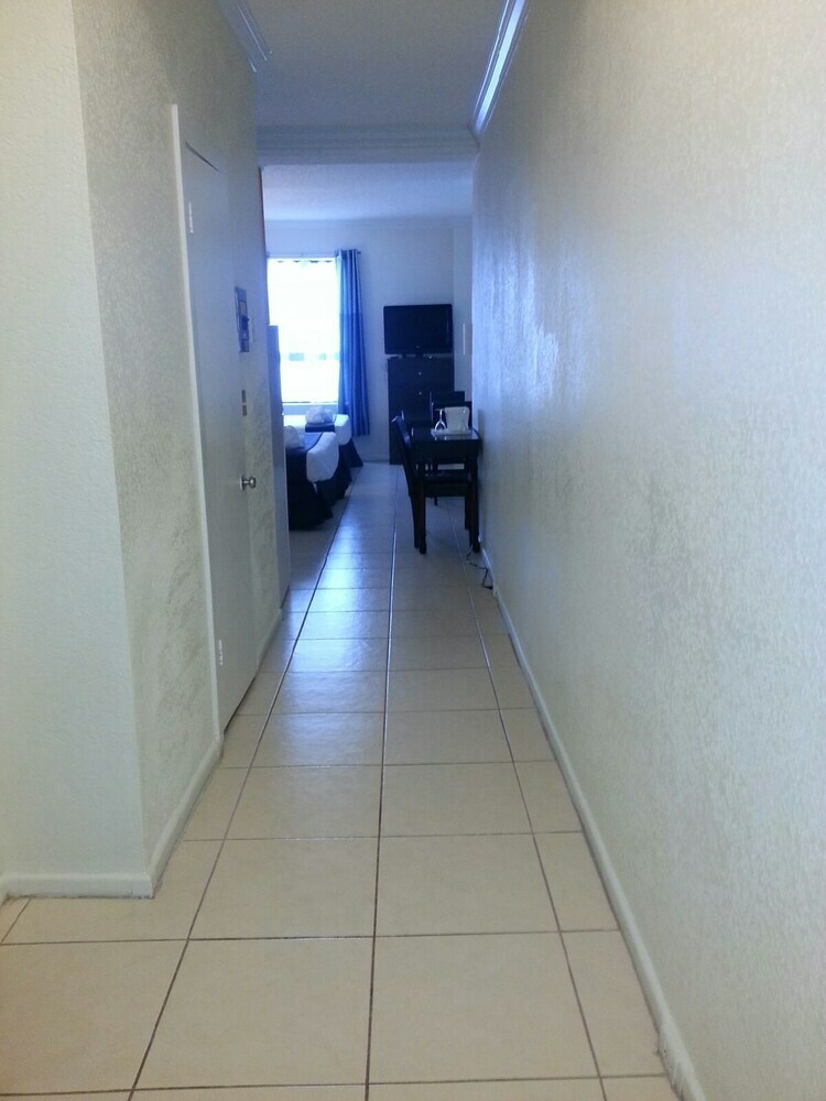 Apartamentos Hollywood Beach Resort- Large Studio Sleeps 4