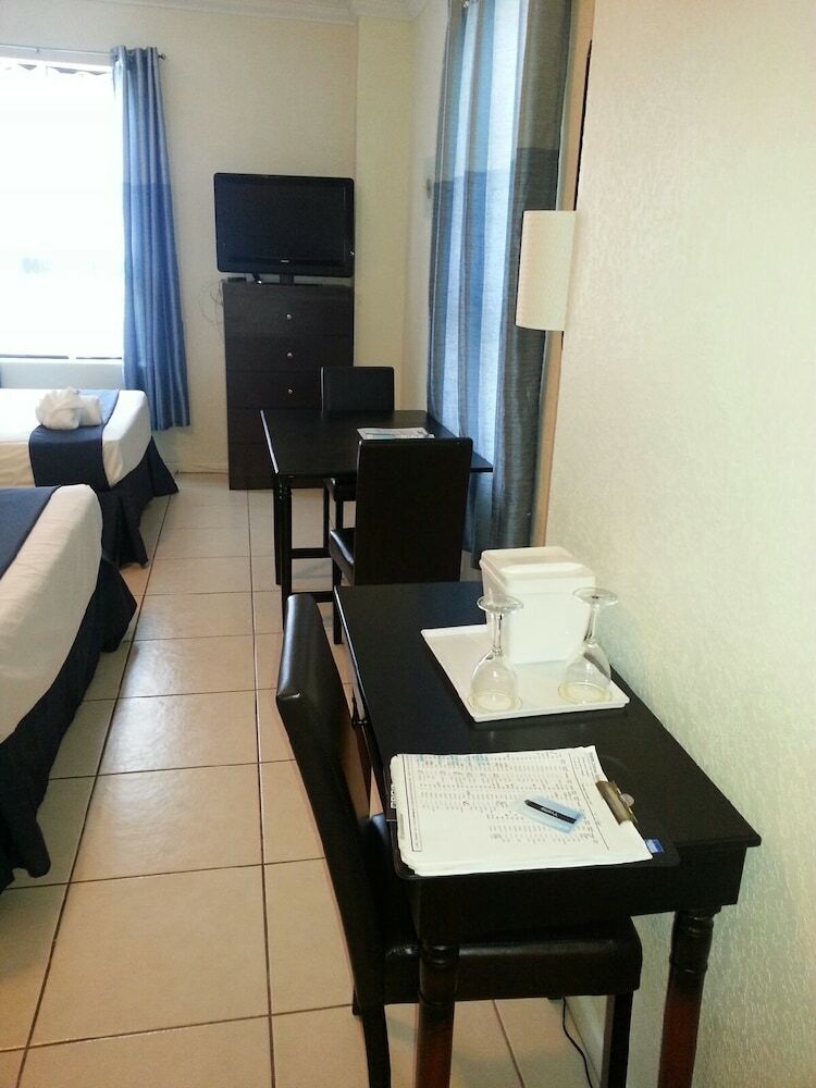 Apartamentos Hollywood Beach Resort- Large Studio Sleeps 4