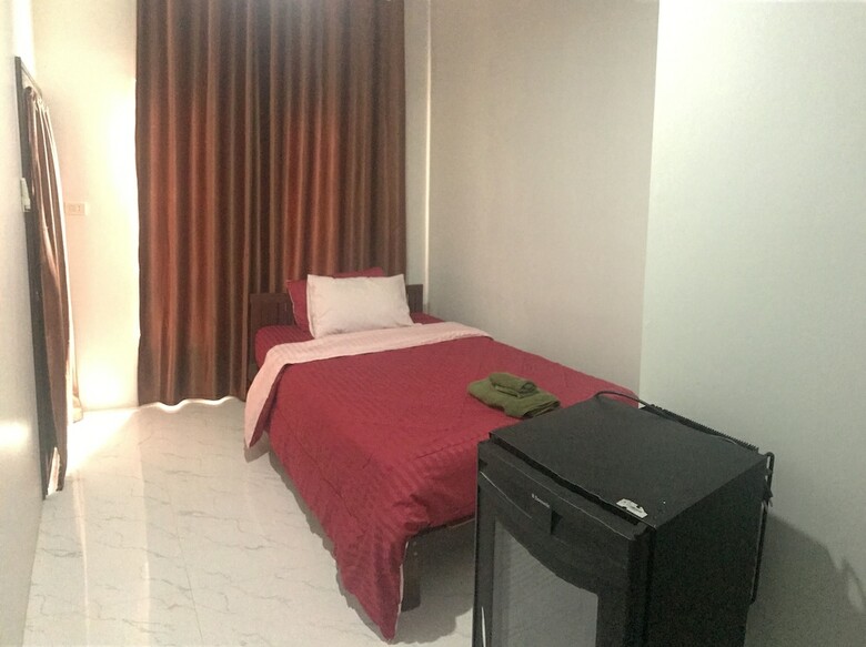 Hotel The Point At Airport