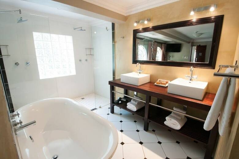 Village Ridge Boutique Hotel
