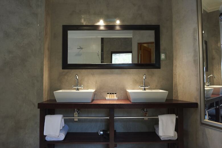 Village Ridge Boutique Hotel