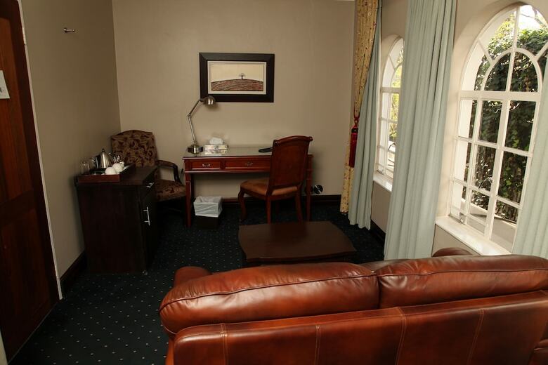 Village Ridge Boutique Hotel