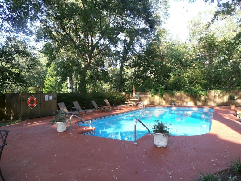 Bed & Breakfast Tudor Oaks Inn