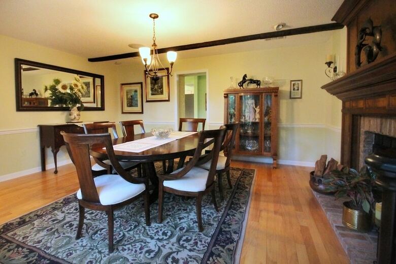 Bed & Breakfast Tudor Oaks Inn