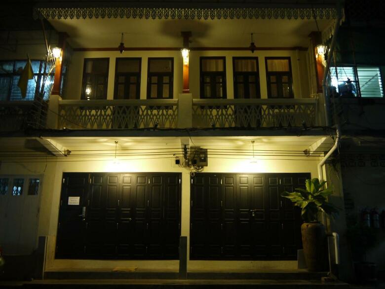 Hotel The Royal Thatien Village