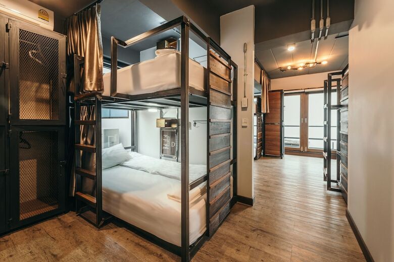 Hostal 33 Poshtel - Adults Only